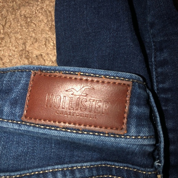 Hollister Ripped Skinny Jeans - Picture 9 of 9